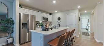 Spacious 5-bedroom house with AC and WiFi in fantastic NE Ankeny