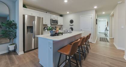 Spacious 5-bedroom house with AC and WiFi in fantastic NE Ankeny