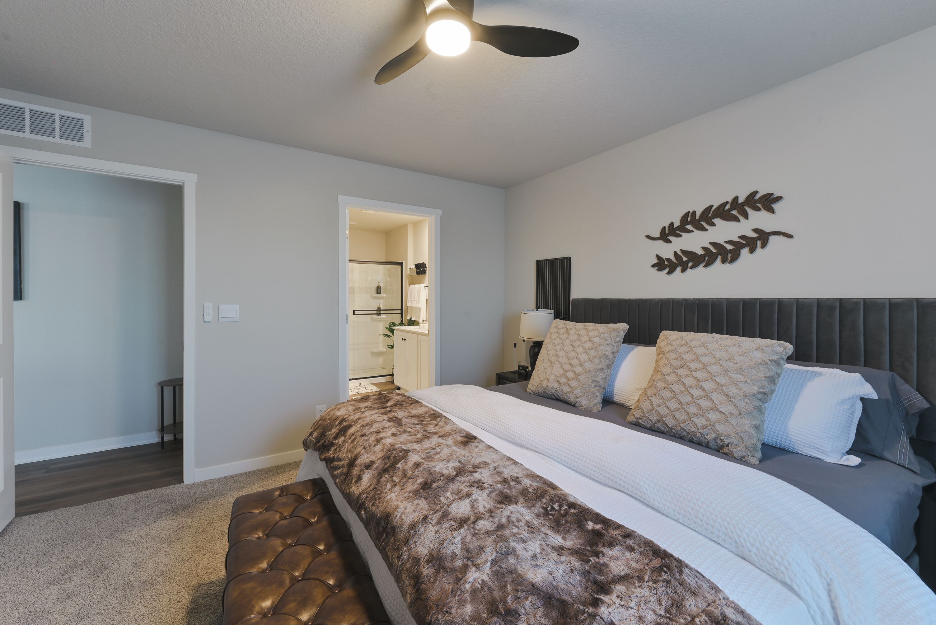 5 bedrooms, desk, iron/ironing board, free WiFi