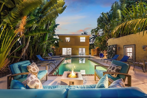 6BR w/ Heated Pool + Spa! 5 min to Palm Beach and Downtown!