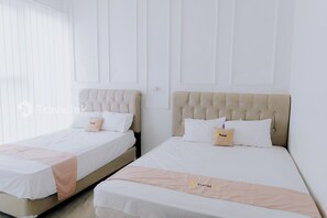 Habitación familiar, vistas a la montaña | Cortinas opacas, tabla de planchar con plancha, wifi gratis