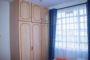 2 bedrooms, iron/ironing board, WiFi, bed sheets