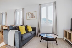 Fernseher, Stereoanlage