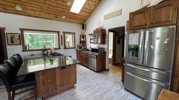 雪櫃、微波爐、焗爐、爐具