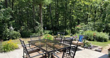 Peaceful Parkside Retreat with AC and WIFIâŠjust steps away from Lake Michigan