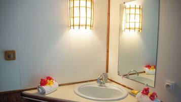 Comfort-Bungalow, Gartenblick, zum Garten hin | Badezimmer