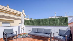 Unclassified image, 2 of 6, button - Global Pare Claret - By Global Rental Holidays 7755 (Roses)