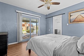 3 bedrooms, iron/ironing board, WiFi, bed sheets - Picture-Perfect Home! Heart of Scottsdale!  Sleeps 8-10 4beds/2bath/pool/studio (Scottsdale)