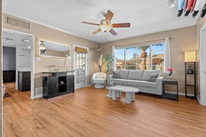 Smart TV - Picture-Perfect Home! Heart of Scottsdale!  Sleeps 8-10 4beds/2bath/pool/studio (Scottsdale)