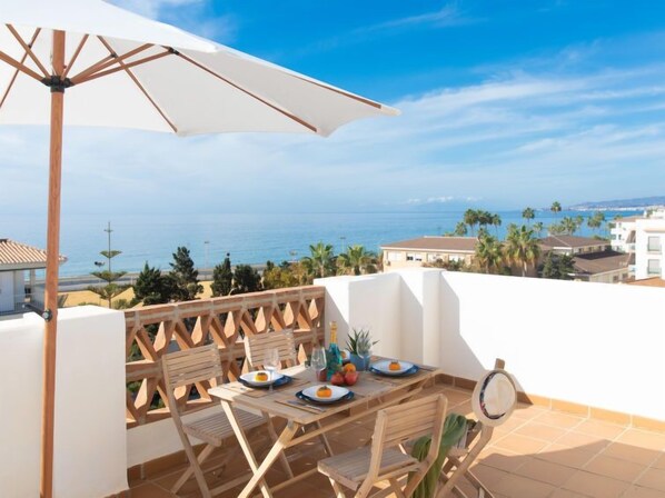 Maison, 2 chambres, terrasse | Restauration extérieure