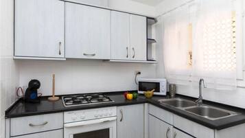 House, 3 Bedrooms, Terrace | Private kitchen