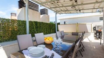 Maison, plusieurs chambres, terrasse | Restauration extérieure