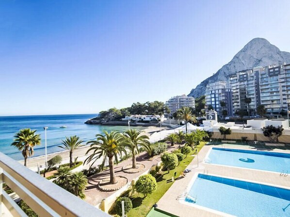 Maison, 4 chambres, terrasse | Piscine