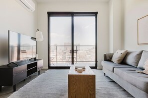 TV, stereo - Blueground | West Loop, gym & bbq, nr Willis Tower (Chicago)