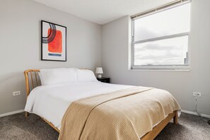 1 habitación, tabla de planchar con plancha, wifi y ropa de cama