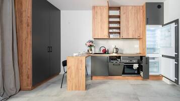 Refrigerador, microondas, horno, placa de cocina