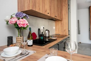 Refrigerador, microondas, horno, placa de cocina