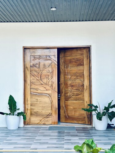 Modern beachside oasis w/ pool 2bed 2bath villa with AC, WiFi in Manukan.