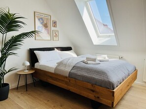 Free WiFi, bed sheets - Cozy apartment for 2 near Mering train station (Mering)