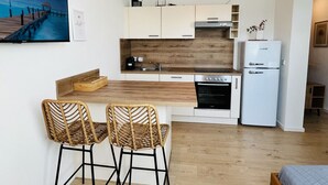 Kaffetrakter/tekoker, kjøleskap, ovn og kokeplater
