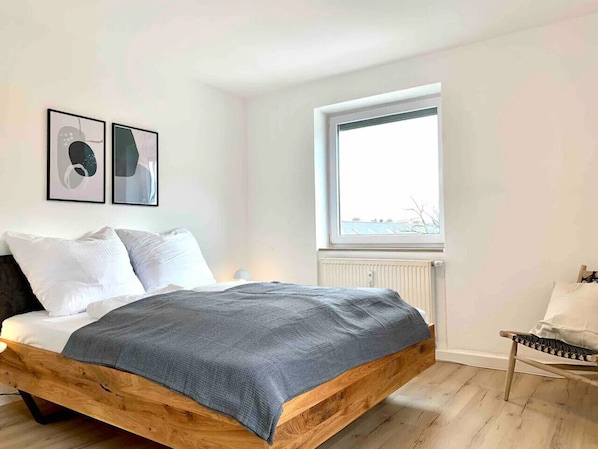 Desk, free WiFi, bed sheets