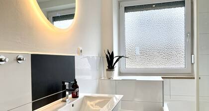 Modern 2-Bedroom Apartment Near Messe | 2-4 Guests