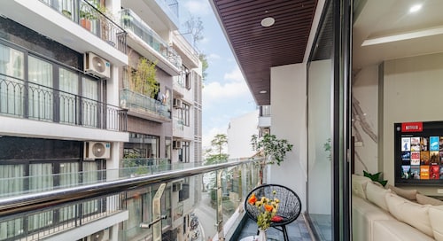 Luxe Paradise Residence Dang Thai Mai