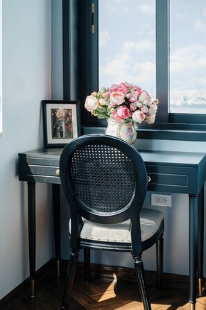 極品公寓, 2 間臥室, 城市景觀 | 迷你吧、布置獨特、書桌、筆電工作空間