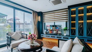 Apartamento Premier, vistas a la ciudad | 2 dormitorios, minibar, mobiliario individual y escritorio