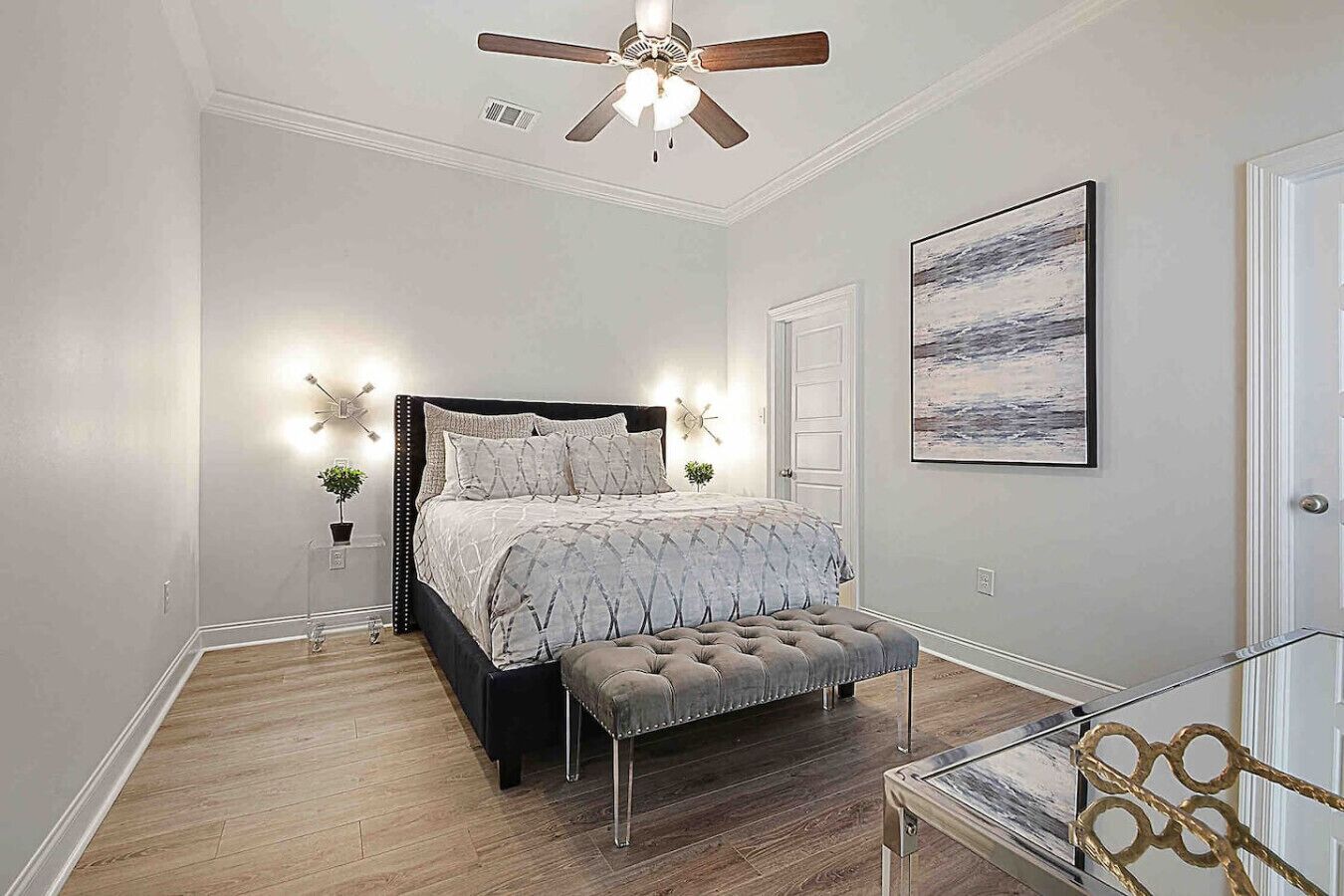 2 室のベッドルーム、デスク、アイロン / アイロン台、WiFi