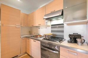 Fridge, oven, stovetop, dishwasher