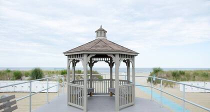 Beautiful ocean view large 3rd floor apt with deck