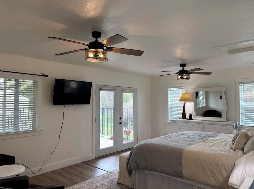 4 chambres, coffres-forts dans les chambres, fer et planche à repasser