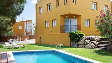 House, Multiple Bedrooms | Pool