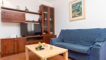 House, Multiple Bedrooms | Living area