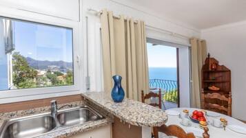 House, 3 Bedrooms | Dining