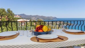 Outdoor dining - Global Gaviotas - By Global Rental Holidays 7874 (Llanca)