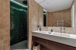 Hair dryer - Bomonti - 4 bedrooms in Lista (Madrid)