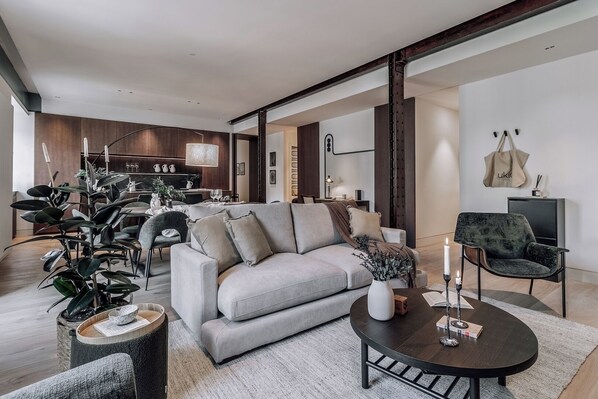 TV - Bomonti - 4 bedrooms in Lista (Madrid)