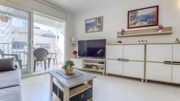 House, 2 Bedrooms, Terrace | Living area