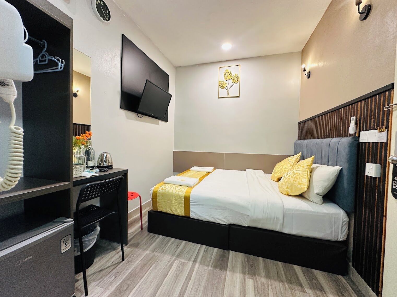 Deluxe tweepersoonskamer | Luxe beddengoed, donsdekens, Select Comfort-bedden, een minibar