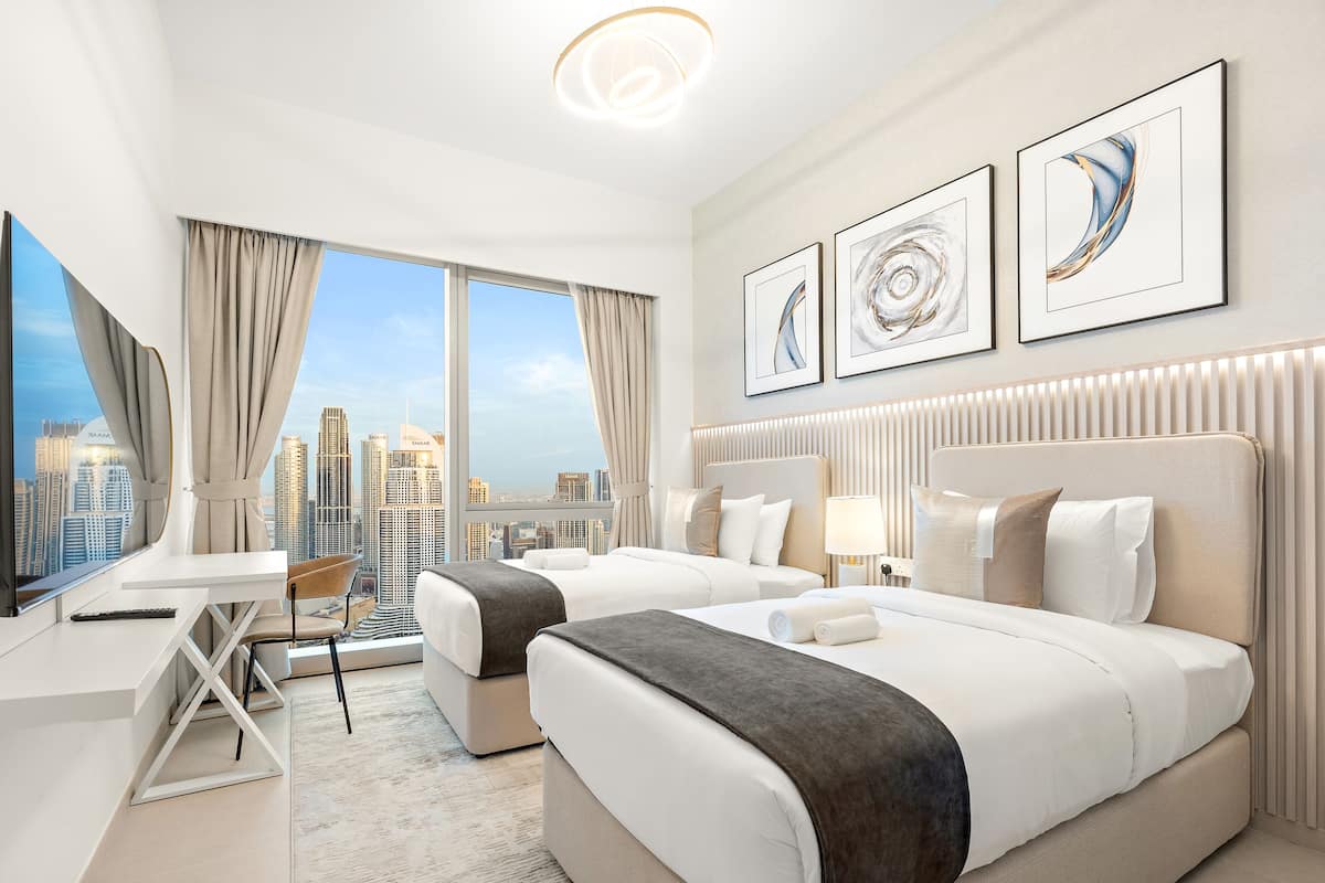 Two Bedroom Two Bathroom Sky High Apartment with Burj Khalifa & Dubai Fountain Views