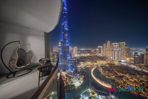 Three Bedroom Two Bathroom Apartments with Burj Khalifa & Dubai Fountain Views | Free WiFi, bed sheets