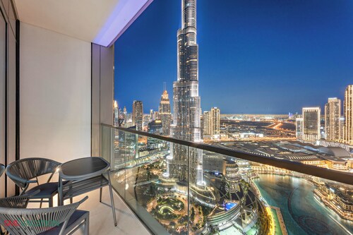 SML Vacation Homes - Sky High Apartments with Burj Khalifa and Dubai Fountain Views @ Grande Signature, Downtown Dubai