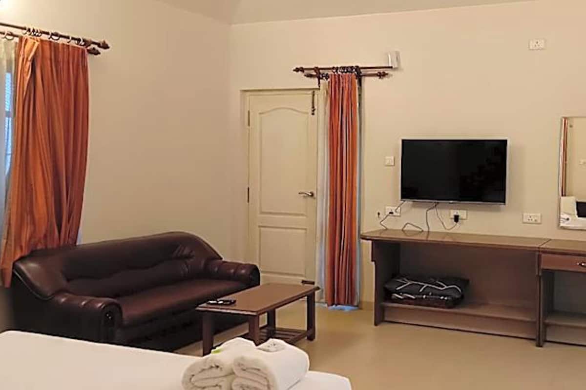 Escritorio, wifi gratis y ropa de cama 