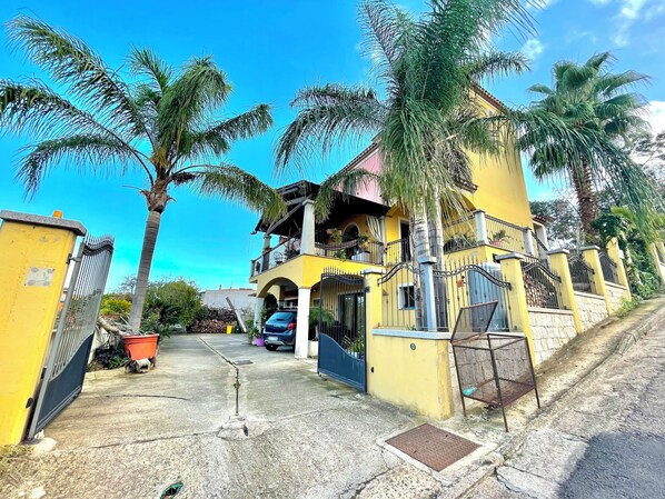 Exterior - " Le Palme Bari Sardo " (Bari Sardo)