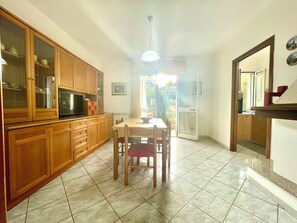 Dining - " Sunrise Apartments Comfort " (Bari Sardo)