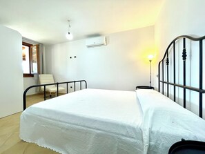 1 bedroom - " Cronta Apartments with garden " (Bari Sardo)