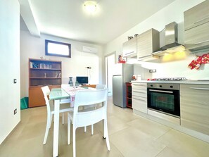 Private kitchen - " Beach House with Terrace " (Bari Sardo)