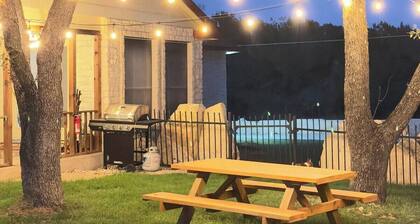Cozy Getaway Near Lake Travis